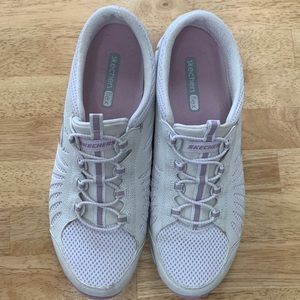 Skechers Ultra Flex Bungee Sneaker Shoes White Size 9 Women Athletic Footwear